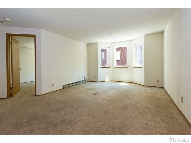 For Sale: 1616 Summit Ave #204 Seattle, WA 98122