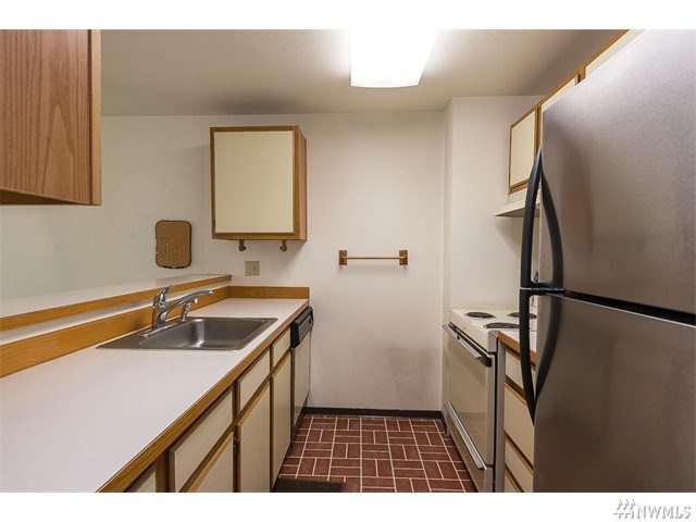 For Sale: 1616 Summit Ave #204 Seattle, WA 98122