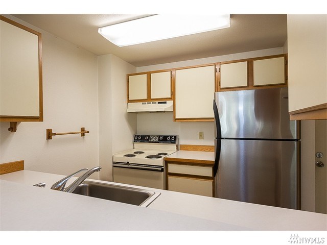 For Sale: 1616 Summit Ave #204 Seattle, WA 98122