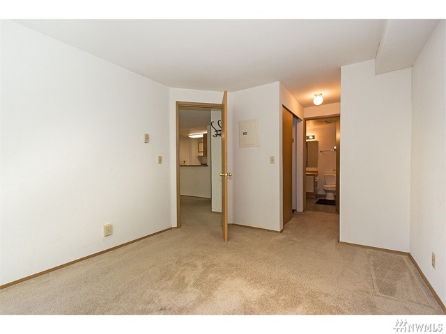 For Sale: 1616 Summit Ave #204 Seattle, WA 98122