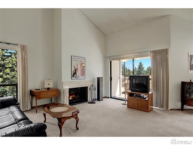 For Sale: 13735 15th Ave NE #APT C-5 Seattle, WA 98125