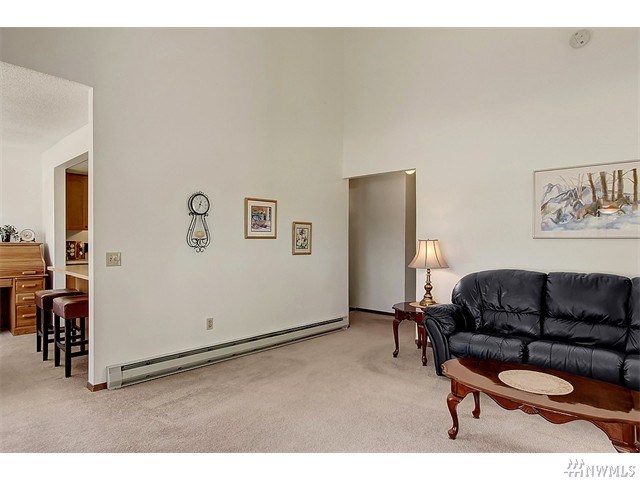 For Sale: 13735 15th Ave NE #APT C-5 Seattle, WA 98125