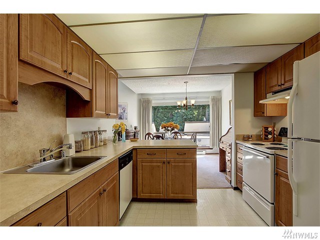 For Sale: 13735 15th Ave NE #APT C-5 Seattle, WA 98125