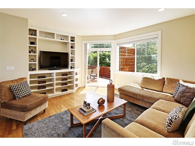 For Sale: 10759 Durland Ave NE Seattle, WA 98125