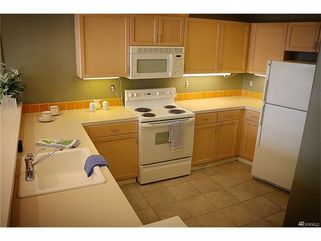 3221 SW Avalon Way #110