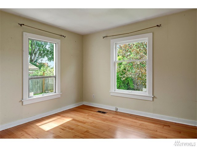For Sale: 10533 Phinney Ave N Seattle, WA 98133