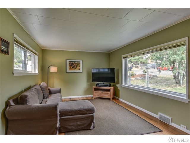 For Sale: 1045 SW 117th St Seattle, WA 98146