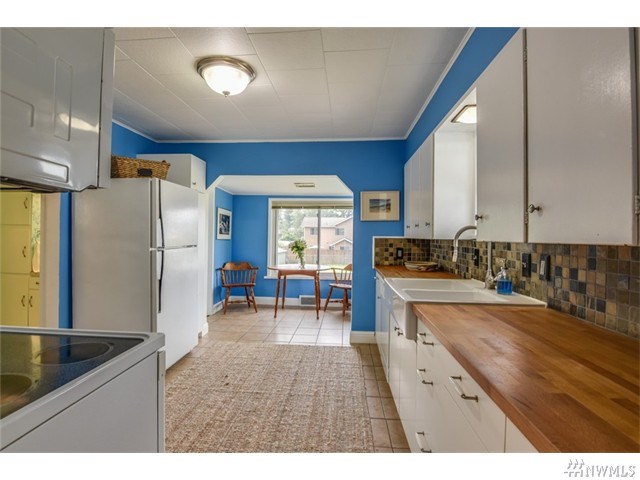 For Sale: 1045 SW 117th St Seattle, WA 98146