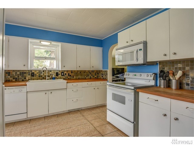 For Sale: 1045 SW 117th St Seattle, WA 98146