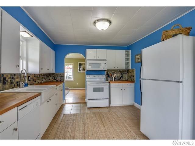 For Sale: 1045 SW 117th St Seattle, WA 98146