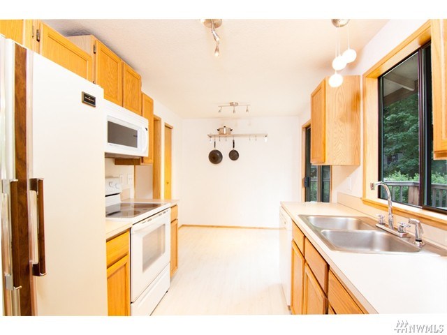 For Sale: 1116 NE 198th Seattle, WA 98155