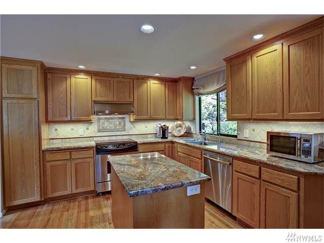 For Sale: 4946 NE 193rd St Seattle, WA 98155