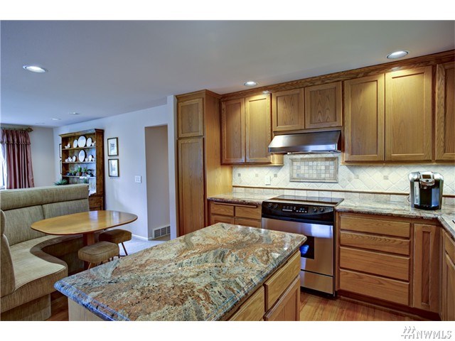For Sale: 4946 NE 193rd St Seattle, WA 98155