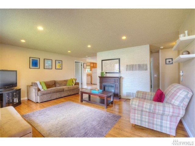 For Sale: 16428 15th Ave SW Seattle, WA 98166