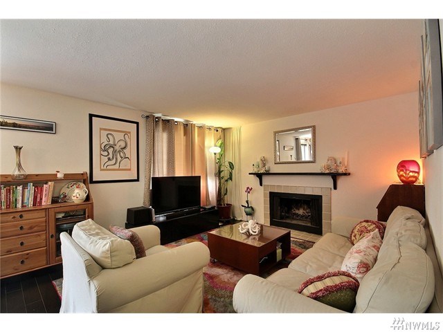 For Sale: 4822 S 187th Pl #C102 Seattle, WA 98188