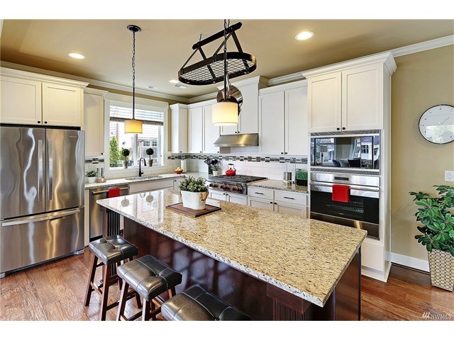 2201 32nd Ave W