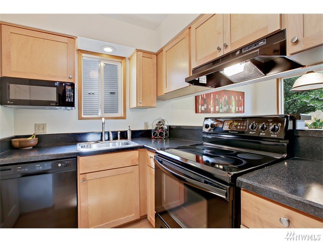 For Sale: 3423 W Government Way #5 Seattle, WA 98199
