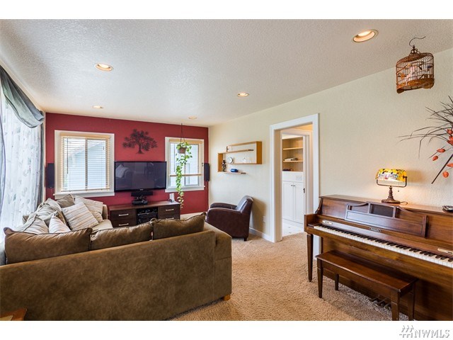 For Sale: 2308 Lowell Rd Everett, WA 98203