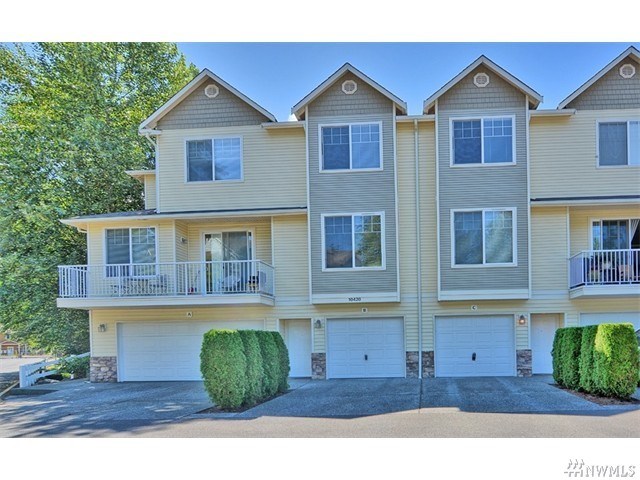For Sale: 10414 Holly Dr #D Everett, WA 98204