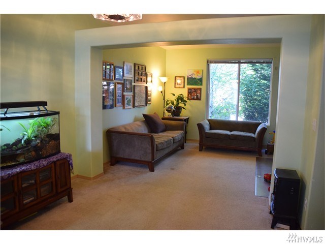 For Sale: 10414 Holly Dr #D Everett, WA 98204