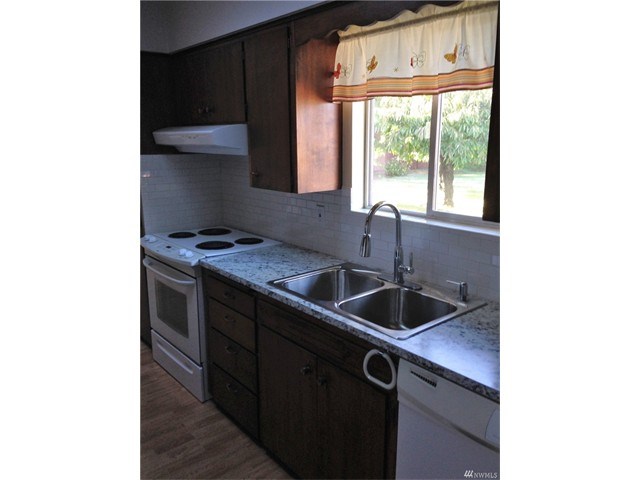 221 W Jensen St