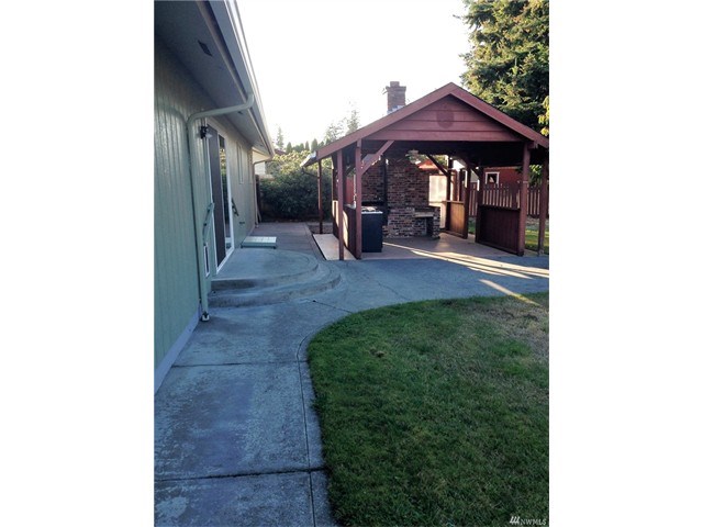 221 W Jensen St