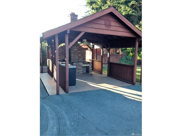 221 W Jensen St