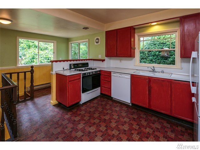 For Sale: 2736 Sunset Dr Bellingham, WA 98225