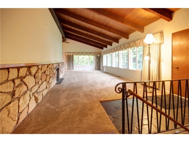 135 Hilltop Ln