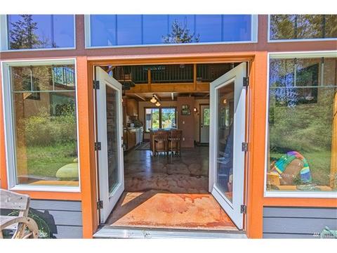 1334 E Axton