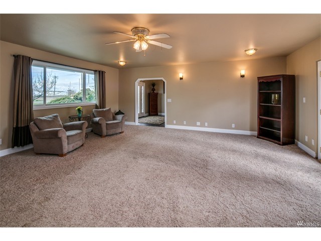 1007 Ridge Ln