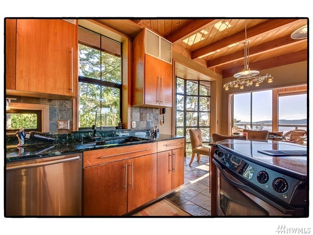 For Sale: 10 Eagles Nest Dr La Conner, WA 98257