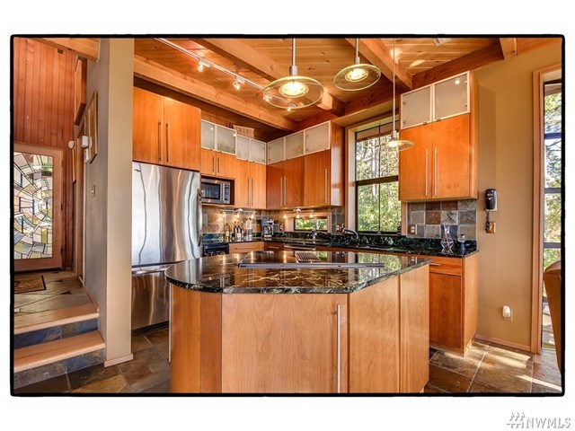 For Sale: 10 Eagles Nest Dr La Conner, WA 98257