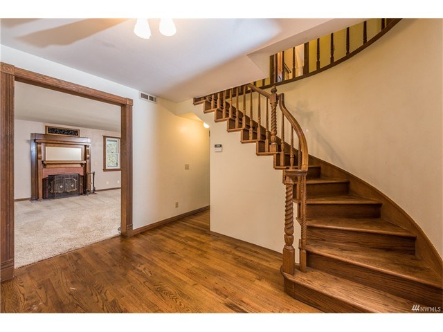 1044 SW Fairhaven