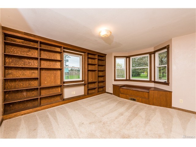 1044 SW Fairhaven
