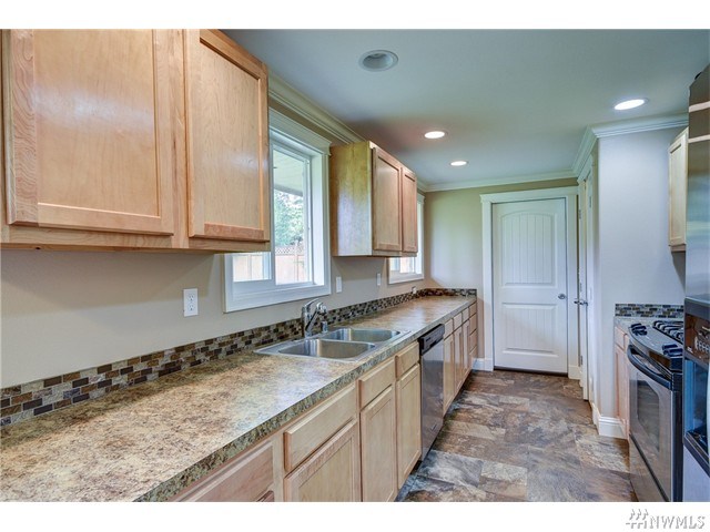 For Sale: 1668 NE 4th Ave Oak Harbor, WA 98277