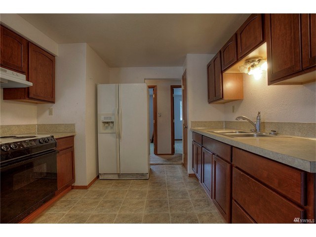 238 Easton Ave W