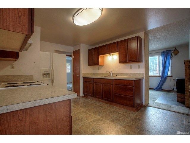 238 Easton Ave W
