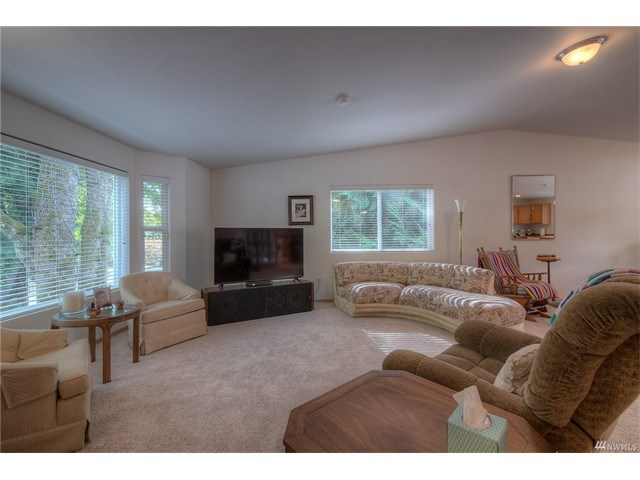114 Madrona Dr NW