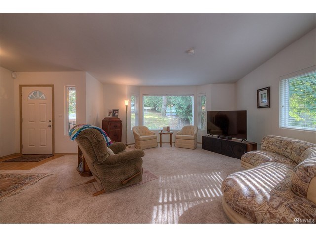 114 Madrona Dr NW
