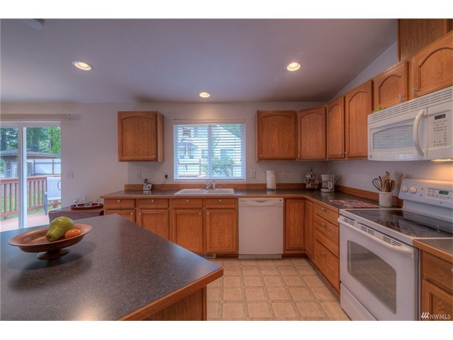 114 Madrona Dr NW