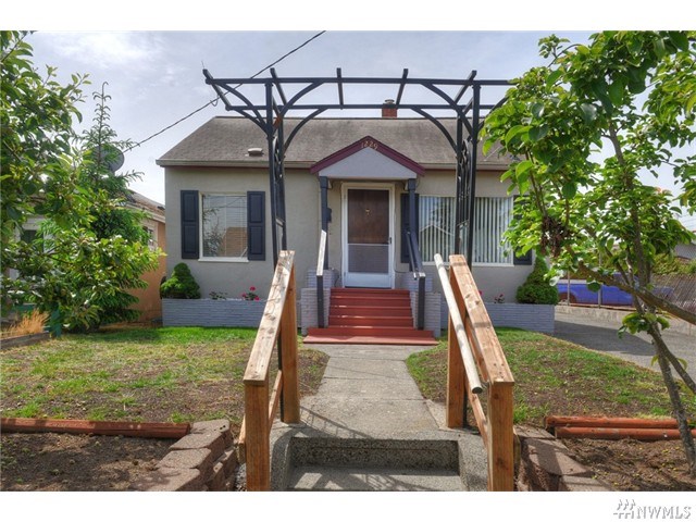 For Sale: 1229 10th St Bremerton, WA 98337