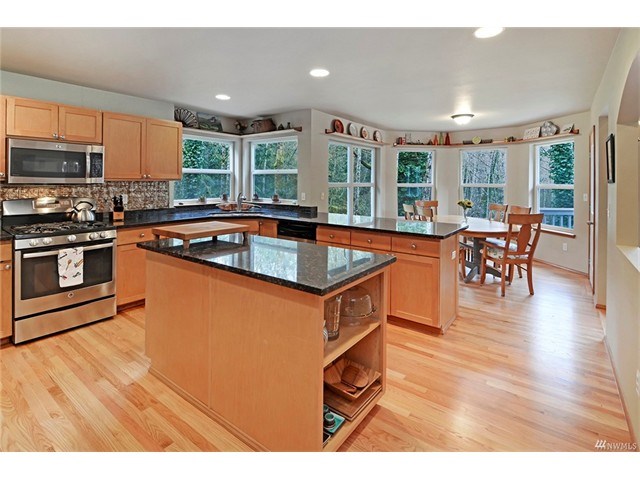 18068 9th Ave NE