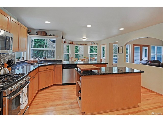 18068 9th Ave NE