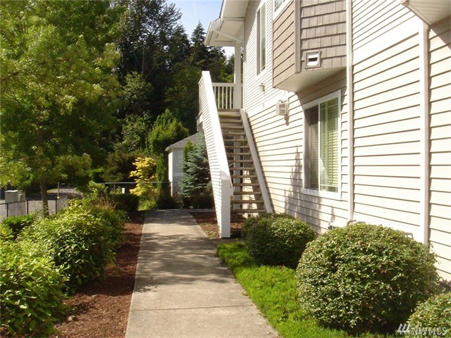 For Sale: 4008 7th St SW #B Puyallup, WA 98373