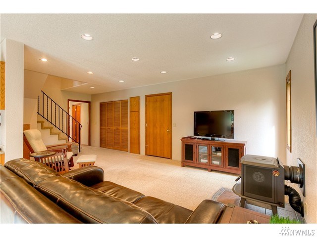 For Sale: 2731 34th St SE Puyallup, WA 98374