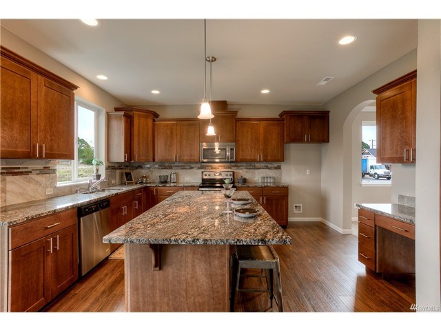 17018 17th Ave E