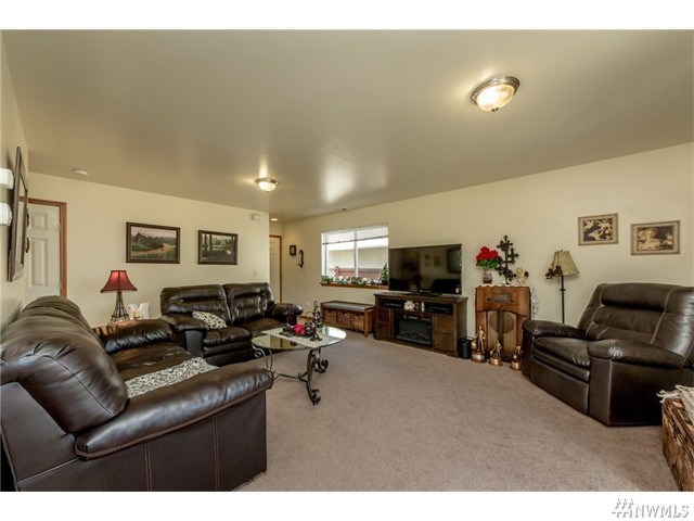 For Sale: 18413 104th St Ct E Bonney Lake, WA 98391
