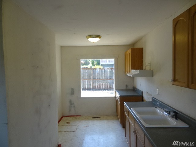 For Sale: 3319 N 31st St Tacoma, WA 98407