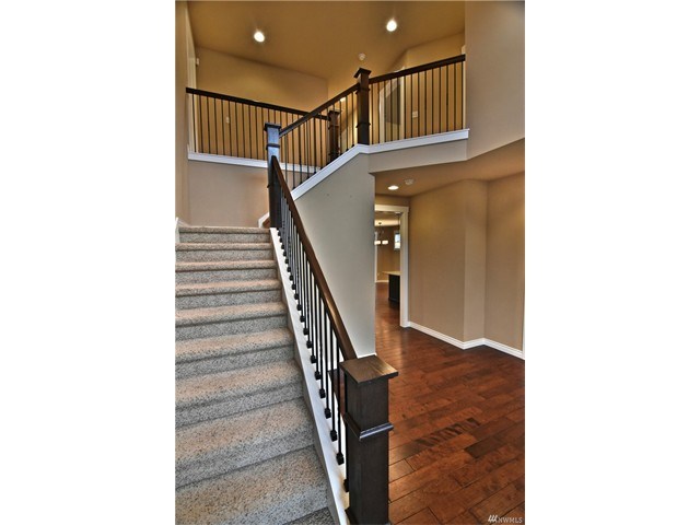 1913 Grandview Dr W